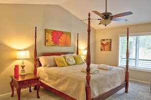4 bedrooms, desk, travel cot, WiFi