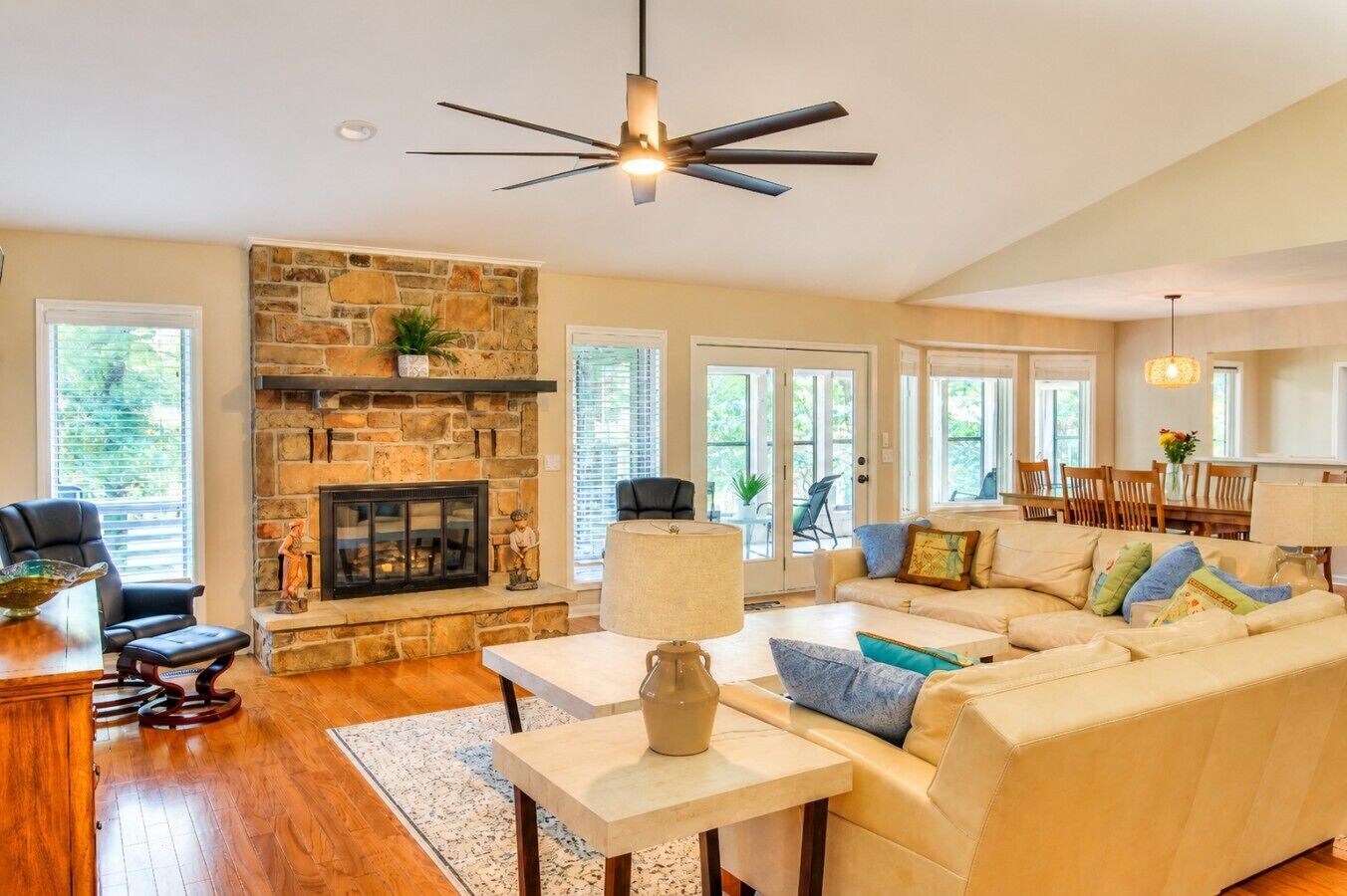 Smart TV, fireplace, table tennis
