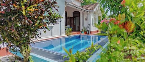 Outdoor pool, sun loungers