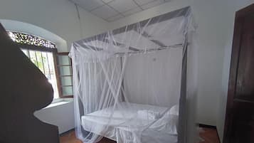 Individually furnished, iron/ironing board, free WiFi, bed sheets