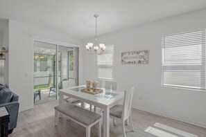 Dining - Charming New 3-Bedroom Townhome In Sarasota Near Beaches/UTC/Downtown/Airport (Sarasota)