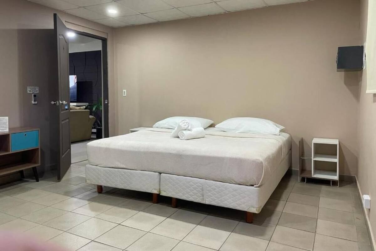 Deluxe Double Room, Multiple Beds, Non Smoking