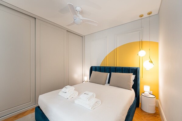 1 chambre, bureau, fer et planche à repasser, accès à Internet