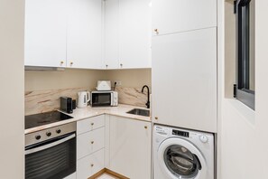 Fridge, microwave, oven, coffee/tea maker