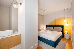 1 bedroom, desk, iron/ironing board, internet