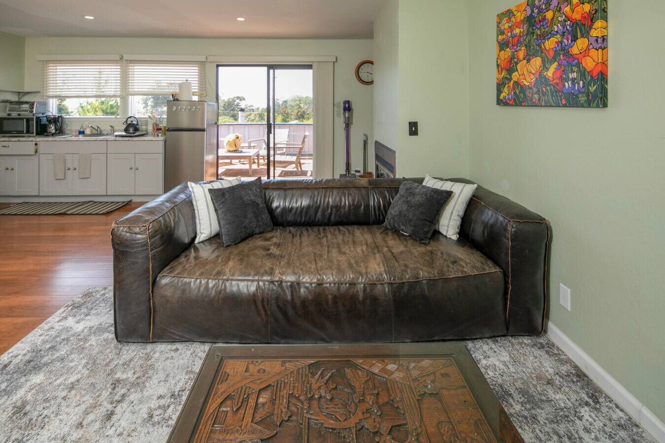 TV connectée, cheminée, baby-foot, table de tennis de table