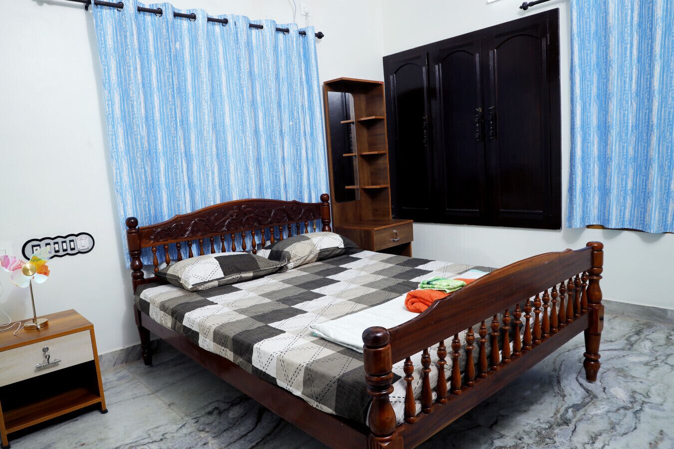 1 habitación, tabla de planchar con plancha, wifi gratis y ropa de cama 