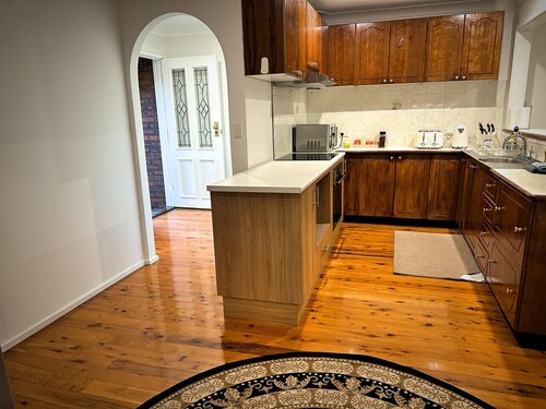 4 Bedrooms Free parking Between Blue mountain and Sydney