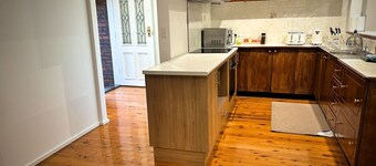 4 Bedrooms Free parking Between Blue mountain and Sydney