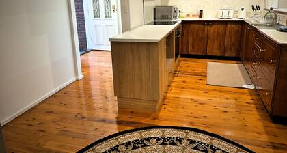 4 Bedrooms Free parking Between Blue mountain and Sydney