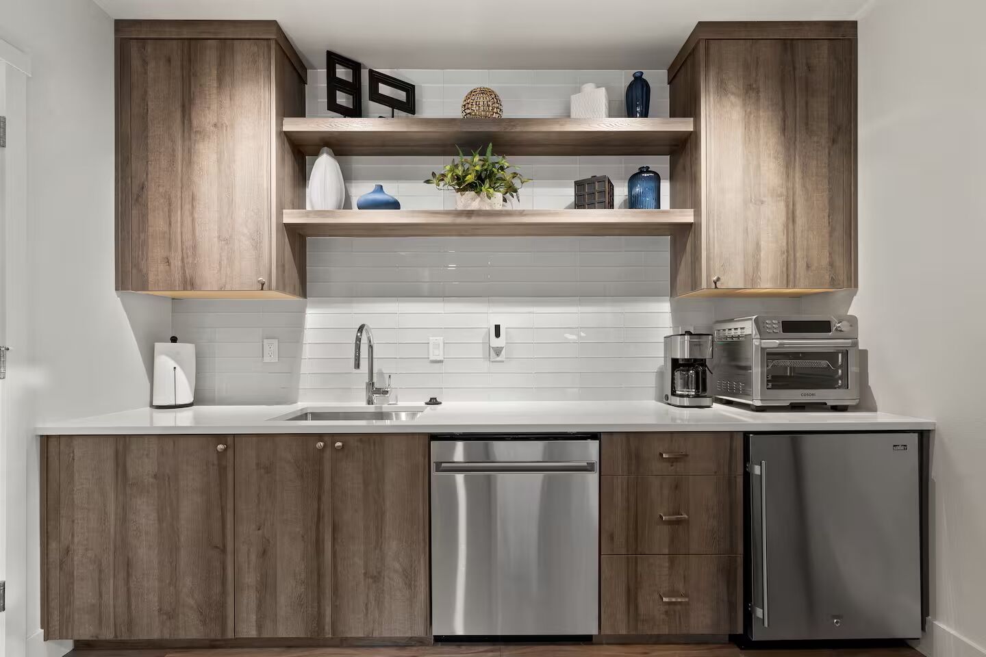 Standard Apartment, 1 Queen Bed, Non Smoking, Pets Allowed | Private kitchen | Microwave, dishwasher, coffee/tea maker, blender