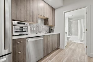 Lò vi sóng, máy rửa bát, dụng cụ pha cà phê/trà