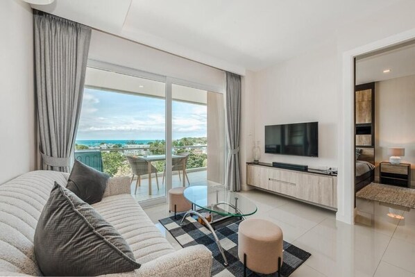 Apartment, Balcony | Living area