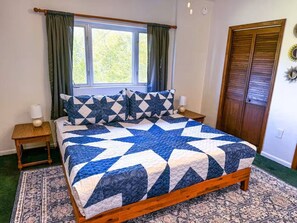 1 bedroom, desk, WiFi, bed sheets