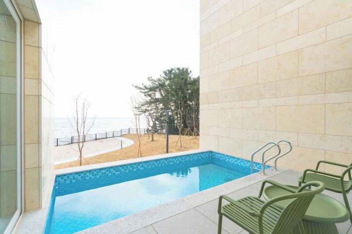 Pool Villa Pet Friendly Partial Ocean (Building D 1~3)