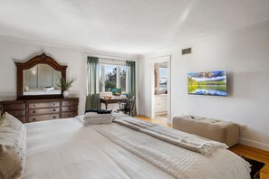 6 bedrooms, iron/ironing board, free WiFi, bed sheets