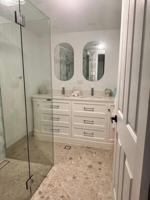 House | Bathroom