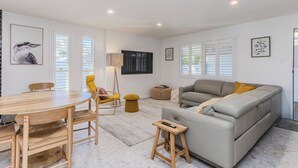 House | Living area - Slow M Ocean Cabarita - Pet Friendly (Bogangar)