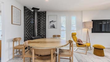 House | In-room dining