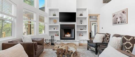 Televisión y chimenea