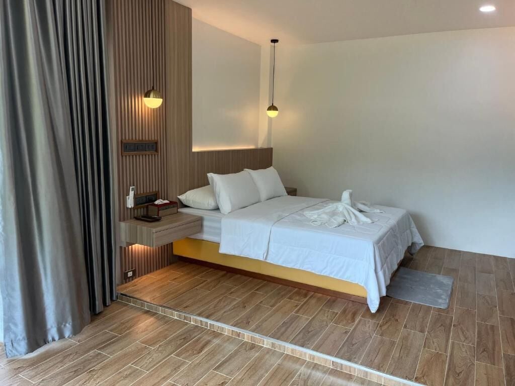 Family room 2 (Garden view) | Individually decorated, laptop workspace, free WiFi, bed sheets