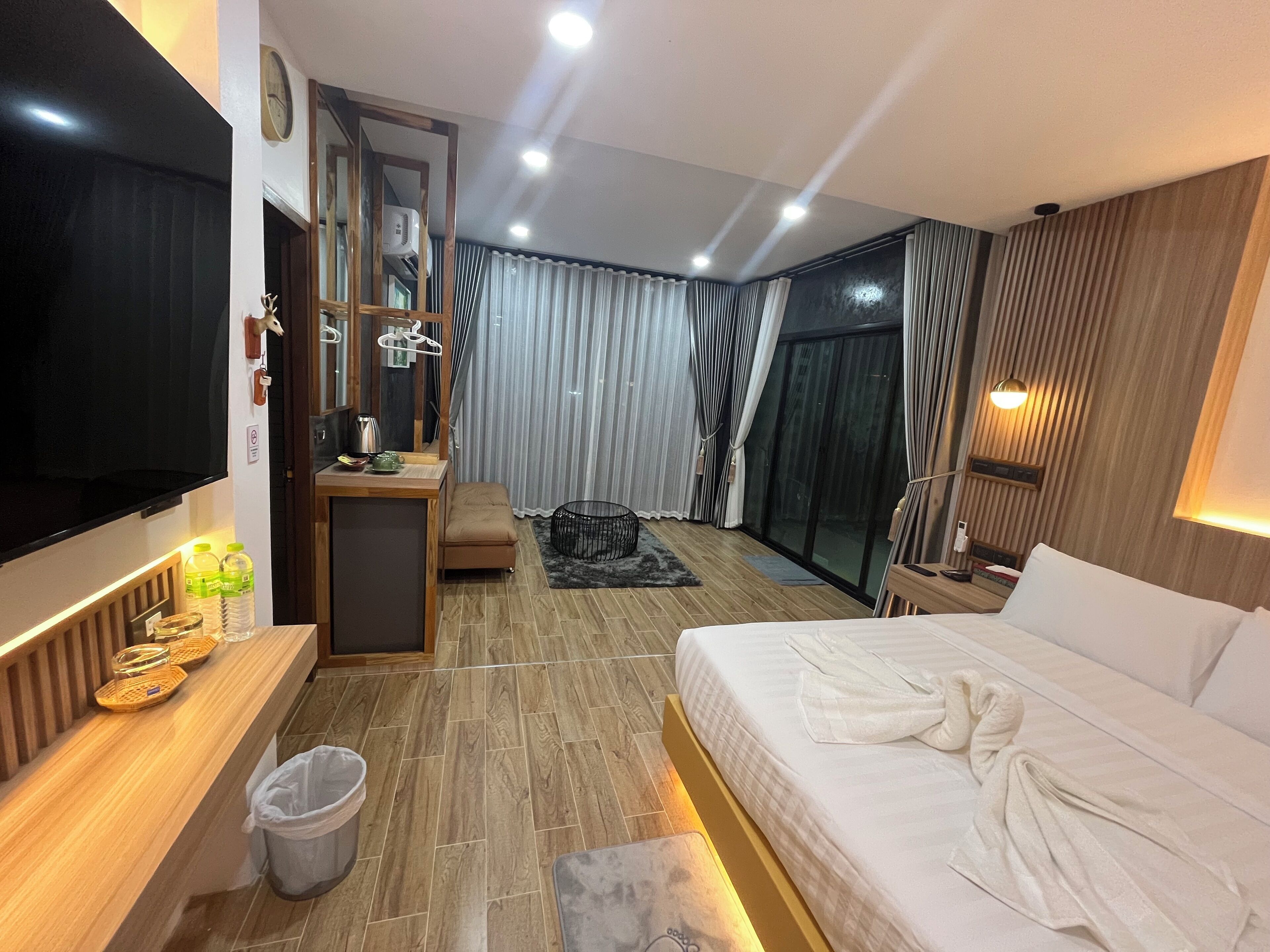 Family room 2 (Garden view)