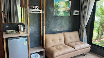 Family room 2 (Garden view) | Area keluarga | Smart TV 55-inci dengan saluran TV digital