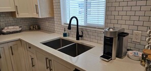 Private kitchen - Charming 1BR Suite with All the Essentials (Langley Township)