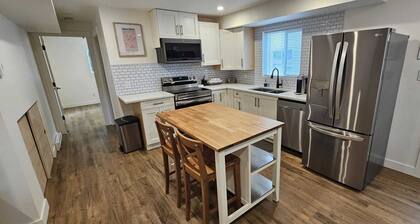 Charming 1BR Suite with All the Essentials