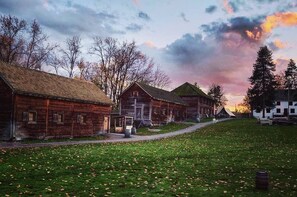 Exterior - Charming 1BR Suite with All the Essentials (Langley Township)