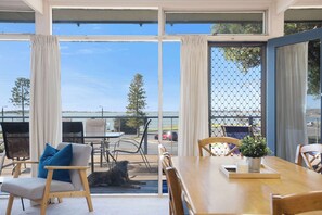 Dining - Swans Shorehouse, Retro 60's Shack by the River (Goolwa South)