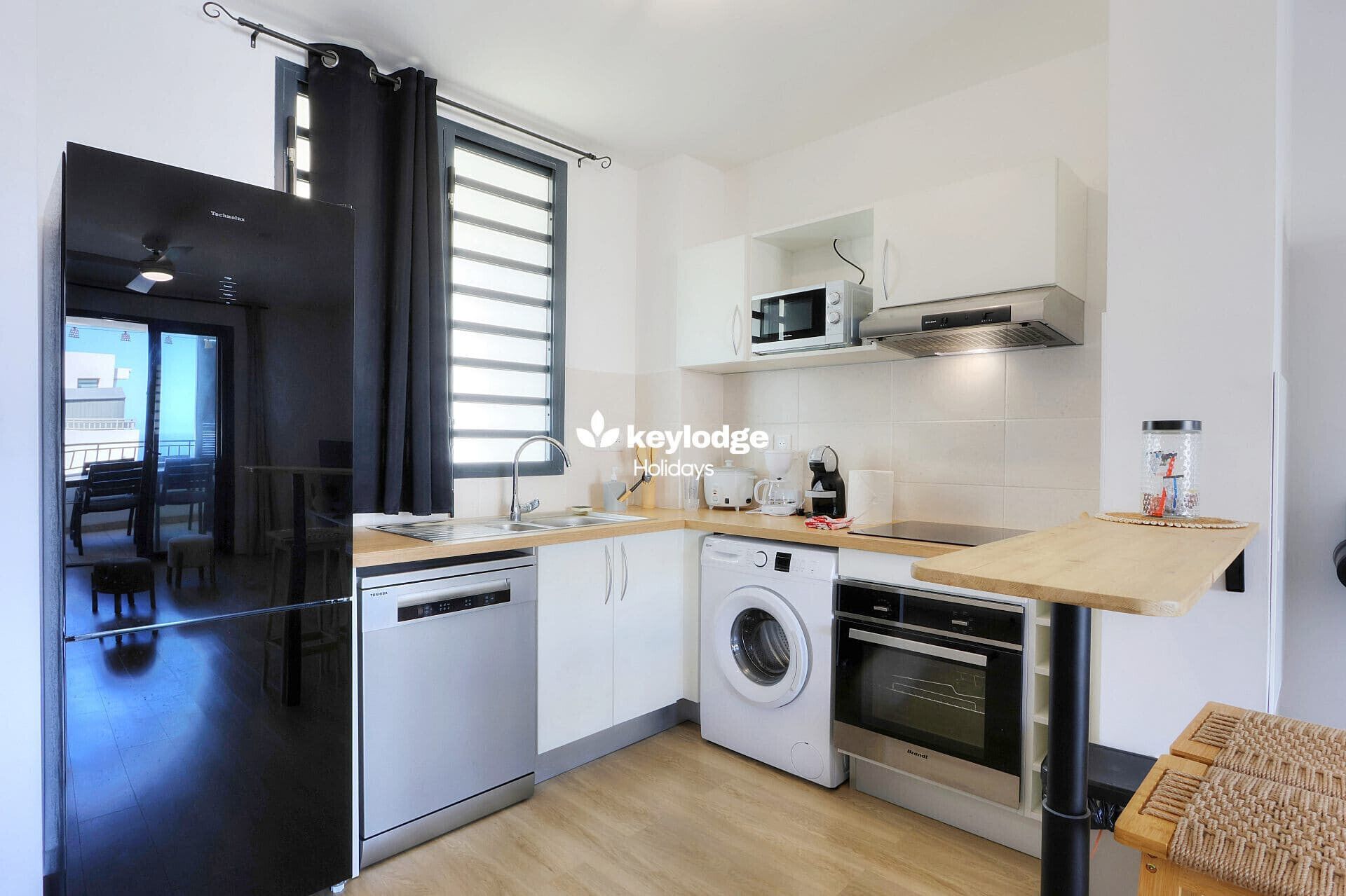 Réfrigérateur, micro-ondes, four, lave-vaisselle