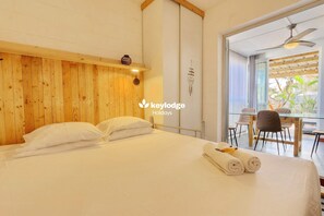 1 habitación, tabla de planchar con plancha, wifi gratis y ropa de cama