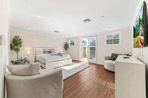 3 bedrooms, desk, iron/ironing board, WiFi