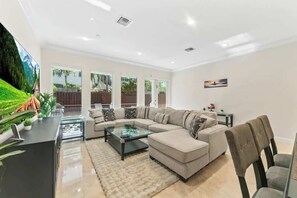 Televisión, oficina