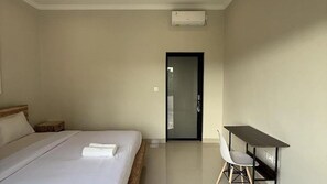 Standaard kamer | Een bureau