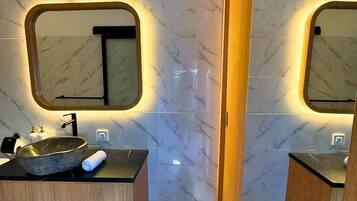 Shower, free toiletries, hair dryer, towels