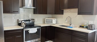 Alameda Modern Victorian 4BD unit A