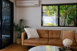 Smart TV, fireplace, books, stereo