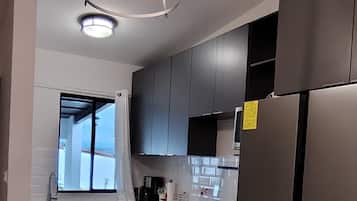 雪櫃、微波爐、焗爐、爐具