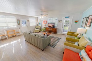 Smart TV, fireplace
