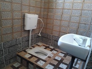 Deluxe Single Room, Garden View | Bathroom
