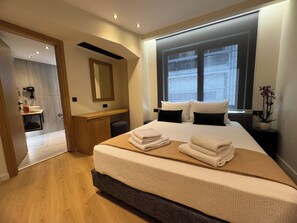 Deluxe Double Room | In-room safe, iron/ironing board, free WiFi