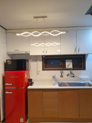 Refrigerador, microondas, parrilla de estufa y lavavajillas