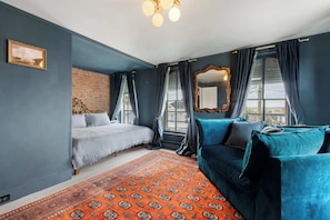 2 bedrooms, desk, iron/ironing board, WiFi