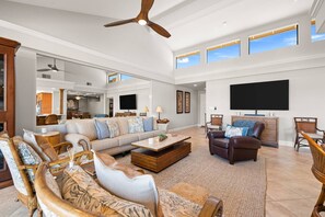 テレビ、卓球台