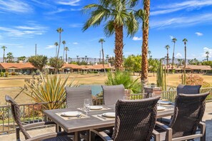 屋外ダイニングエリア