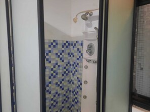 Deluxe Double Room | Bathroom