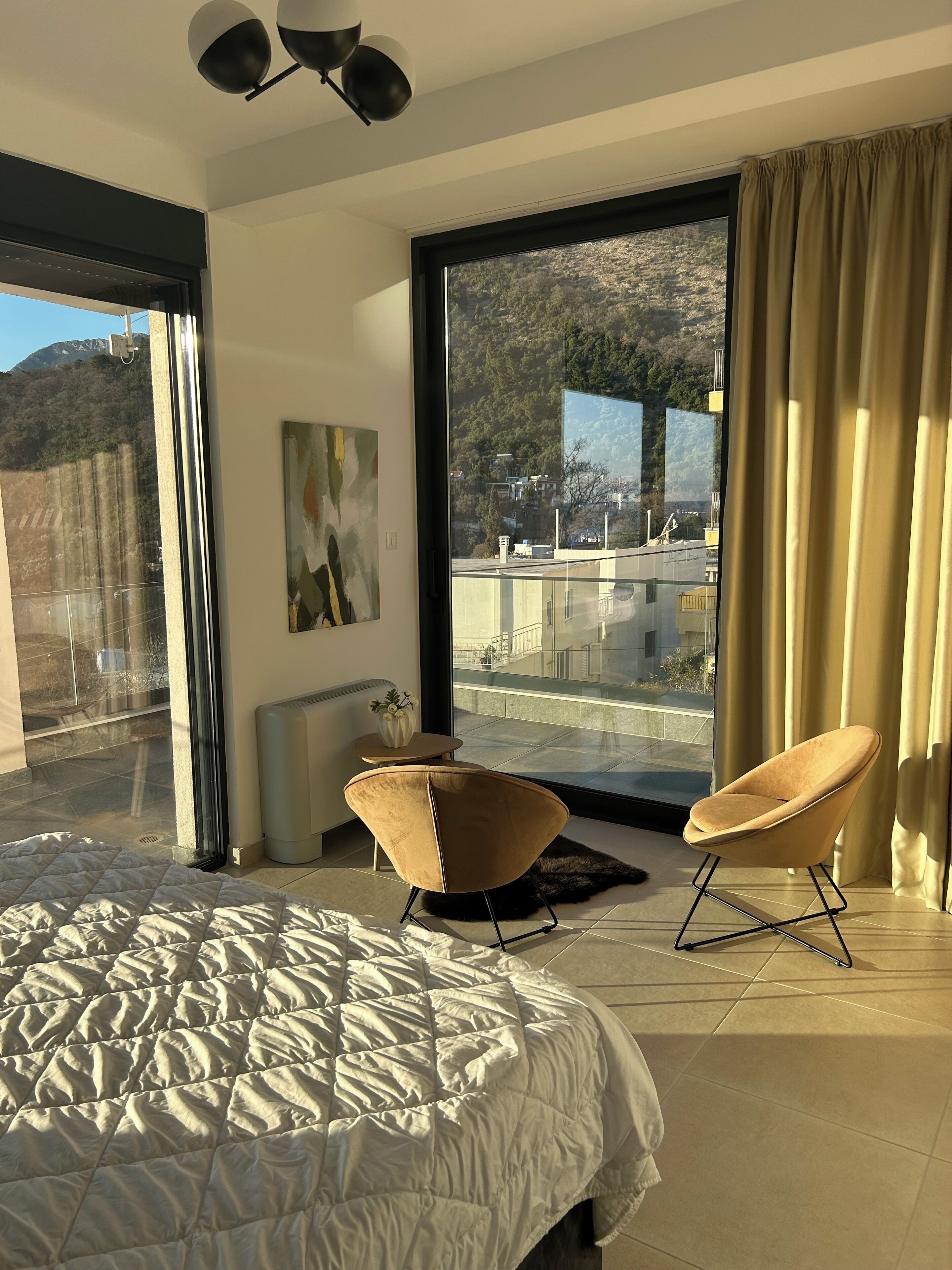 5 bedrooms, desk, iron/ironing board, free WiFi