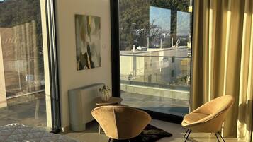 5 bedrooms, desk, iron/ironing board, free WiFi
